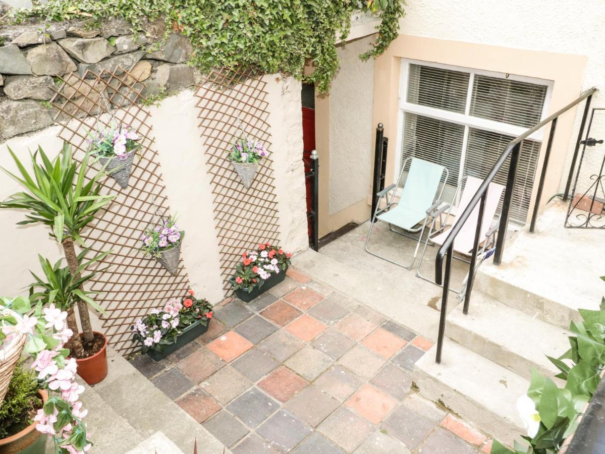 Llys Madoc, Basement Apartment Penmaen-mawr Exterior foto
